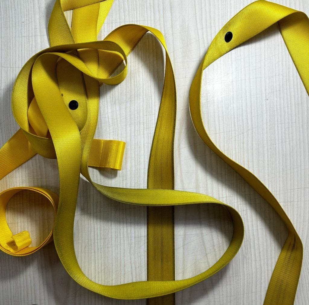 cinturones de seguridad personalizados antes de ser restaurados